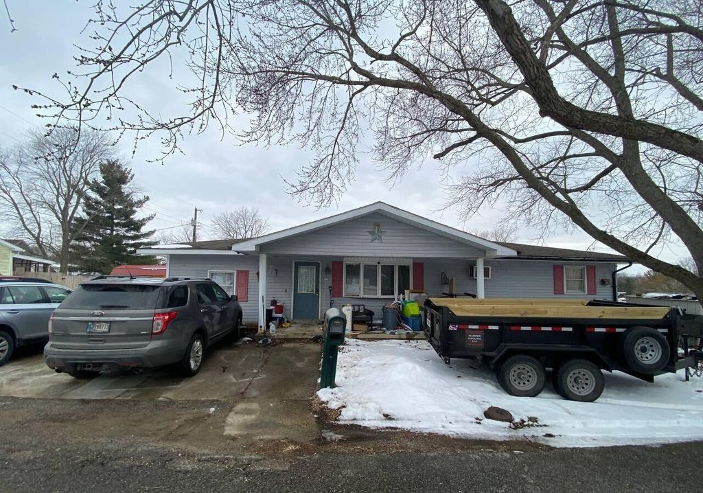 Photo of 203 Kentucky Street, Attica, IN 47918 (MLS # 833821)