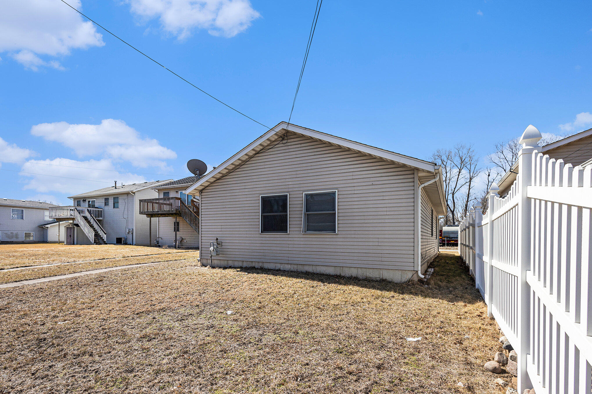 East Chicago, Indiana 46312, United States, 3 Bedrooms Bedrooms, ,2 BathroomsBathrooms,Residential,Active,84232