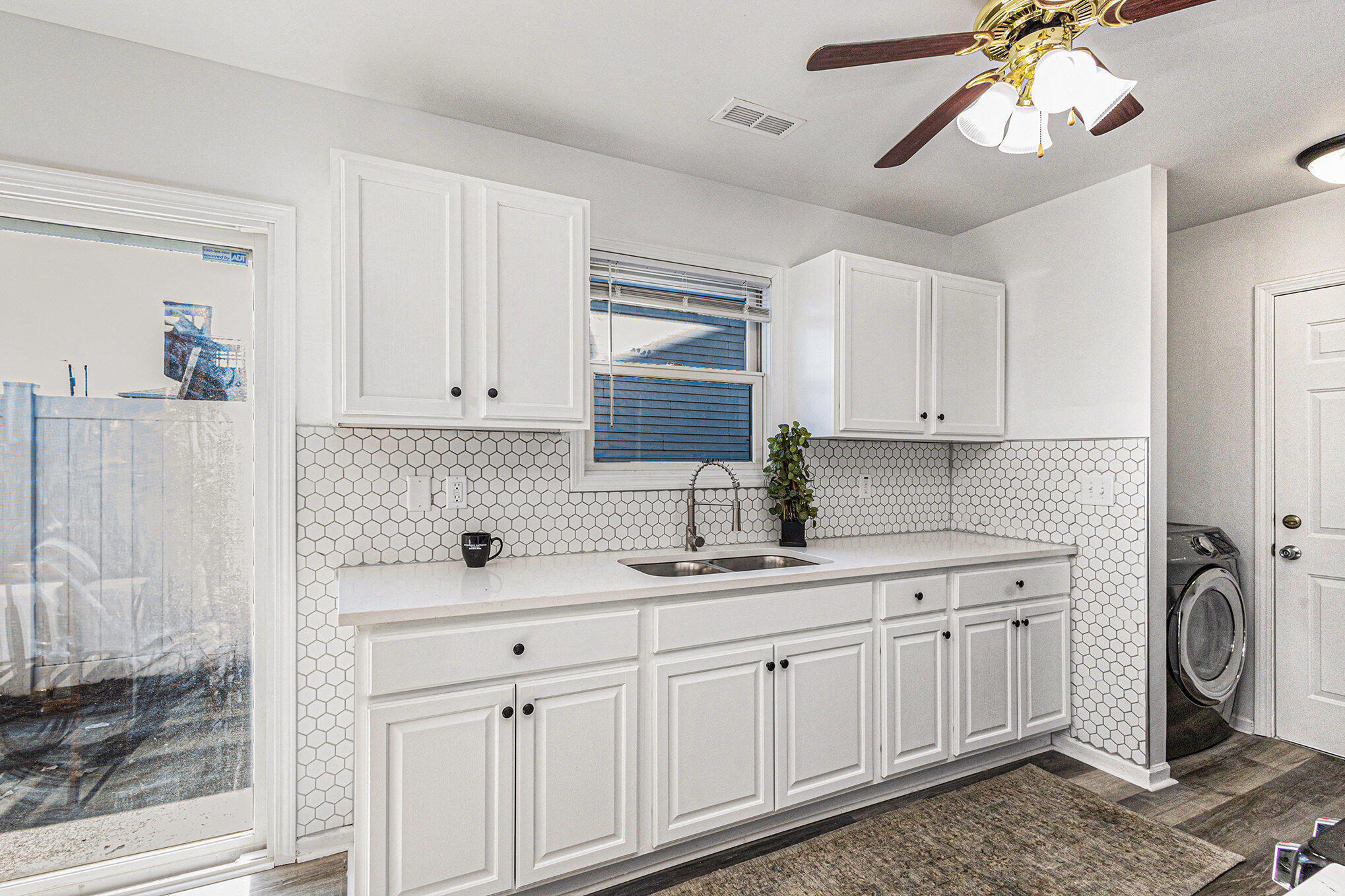 East Chicago, Indiana 46312, United States, 3 Bedrooms Bedrooms, ,2 BathroomsBathrooms,Residential,Active,84232