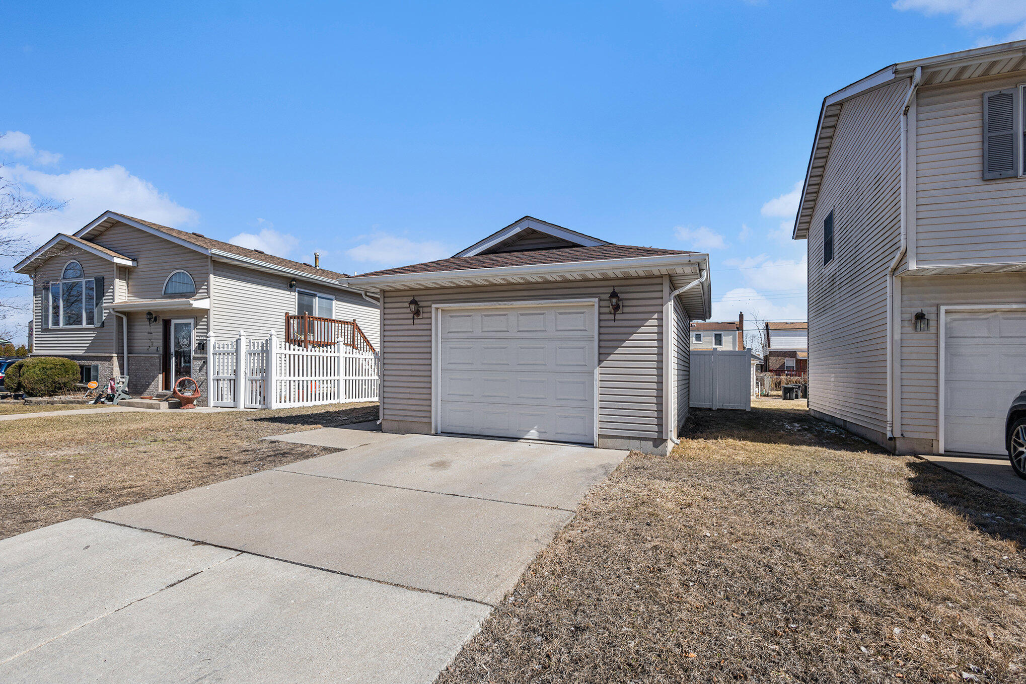 East Chicago, Indiana 46312, United States, 3 Bedrooms Bedrooms, ,2 BathroomsBathrooms,Residential,Active,84232