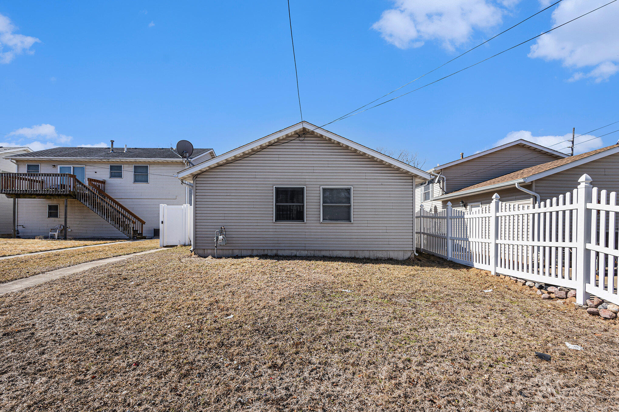 East Chicago, Indiana 46312, United States, 3 Bedrooms Bedrooms, ,2 BathroomsBathrooms,Residential,Active,84232