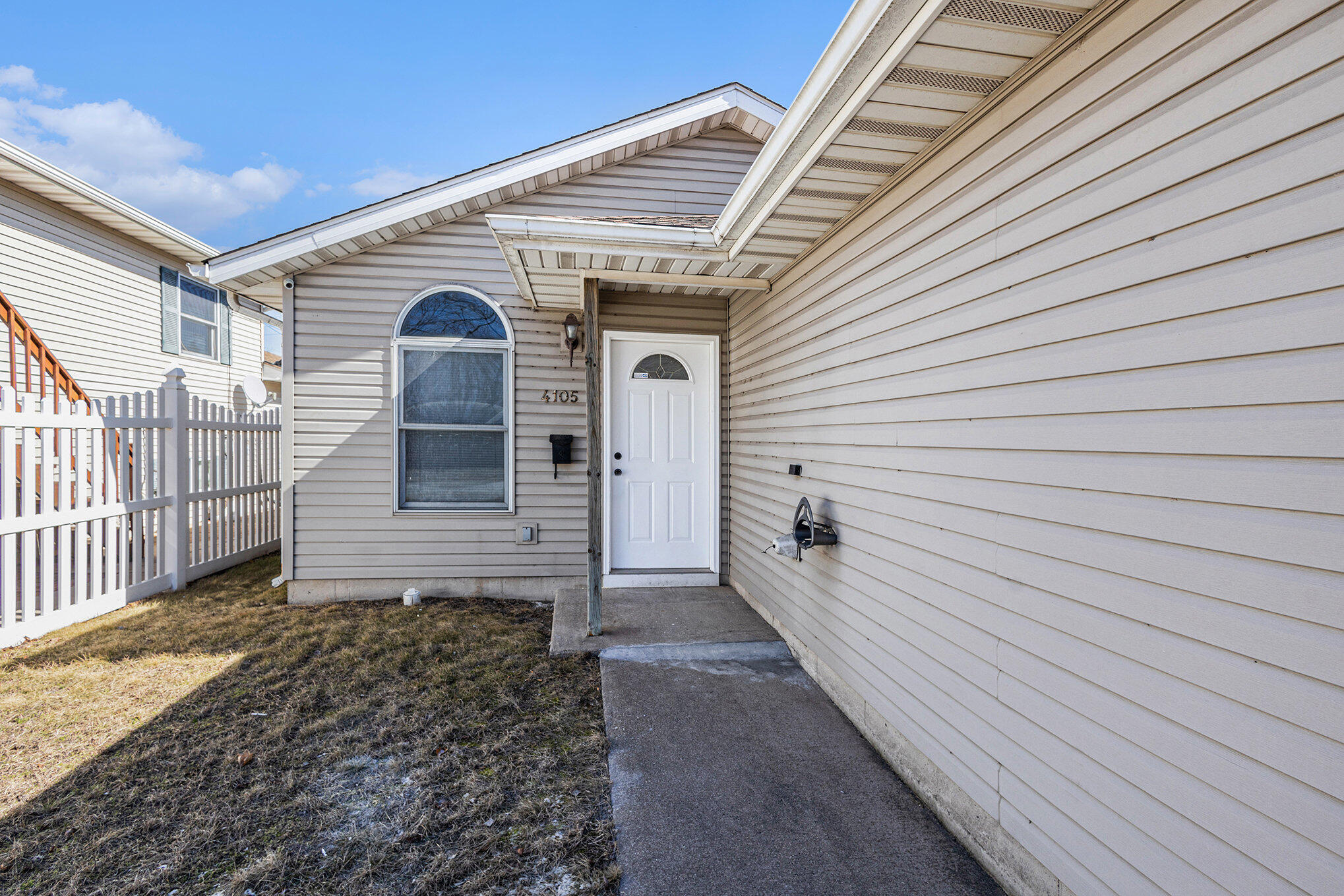 East Chicago, Indiana 46312, United States, 3 Bedrooms Bedrooms, ,2 BathroomsBathrooms,Residential,Active,84232