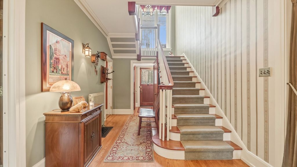 Photo of 498 S Court Street, Crown Point, IN 46307 (MLS # 837634)