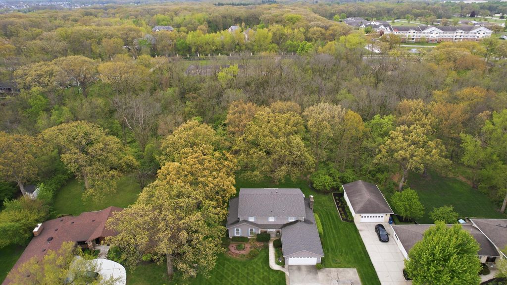 Photo of 1029 Greenview Drive, Crown Point, IN 46307 (MLS # 838321)