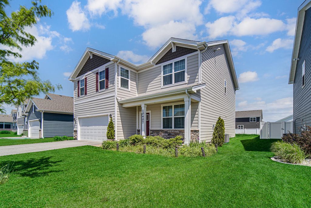 Photo of 10407 Whitney Place, Crown Point, IN 46307 (MLS # 839208)