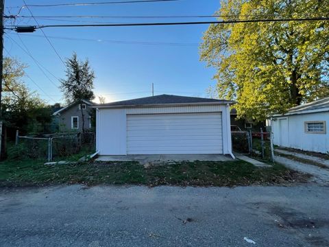 Single Family Residence in Hammond IN 6323 Blaine Avenue 11.jpg