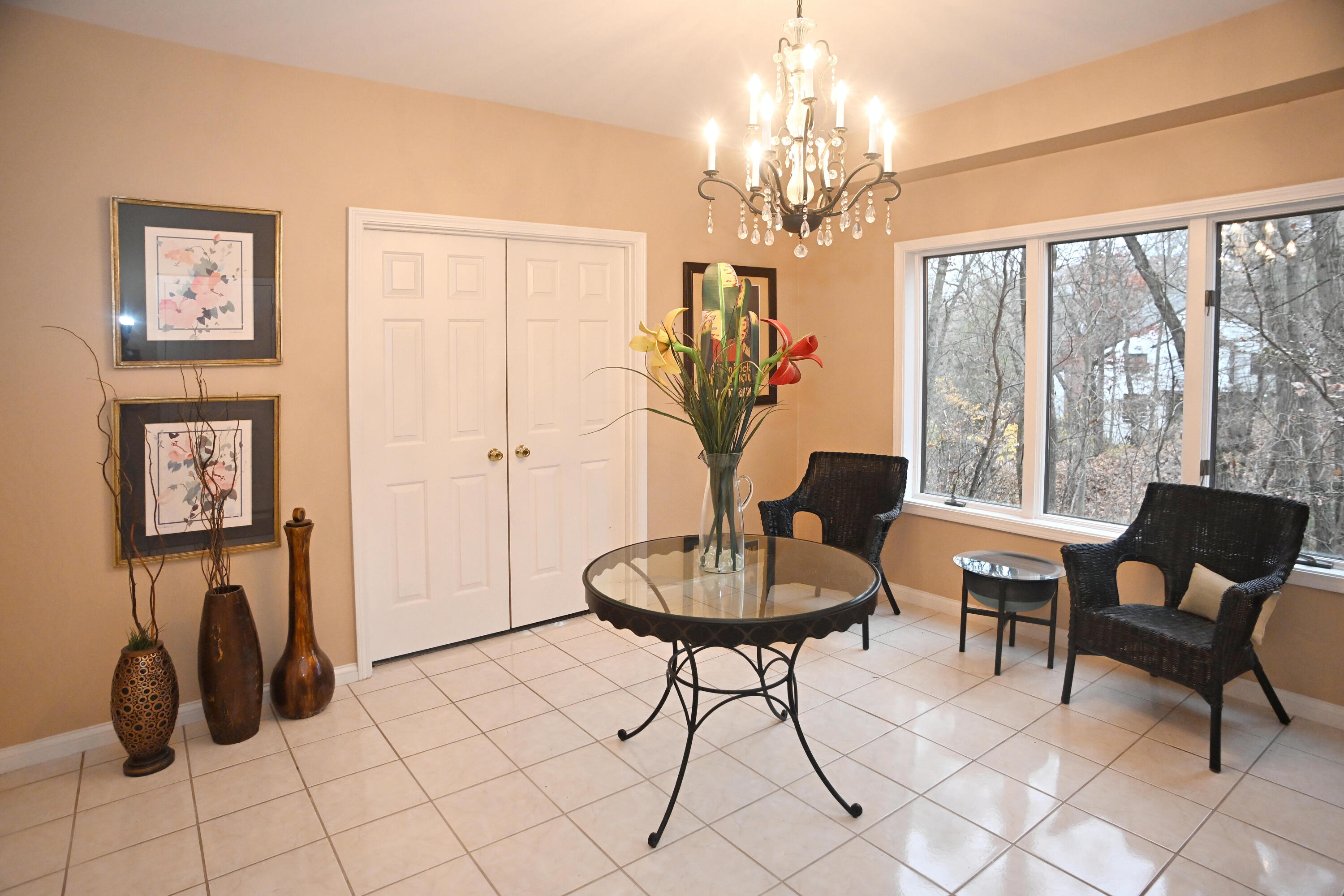 105 S Merrivale Avenue