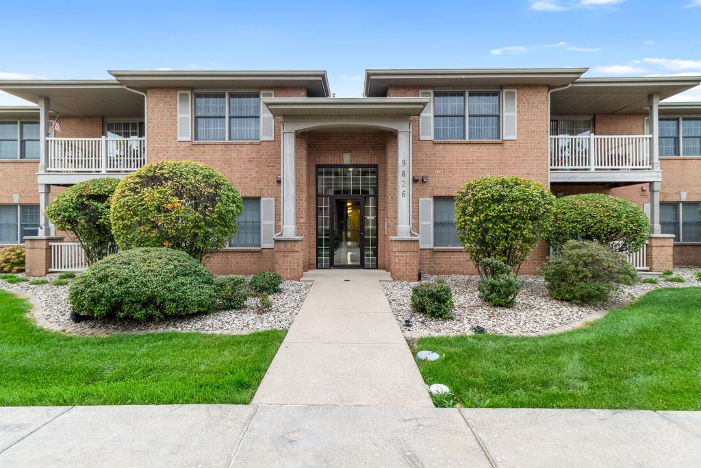 Photo of 9826 Wildwood Circle #1b, Munster, IN 46321 (MLS # 829351)