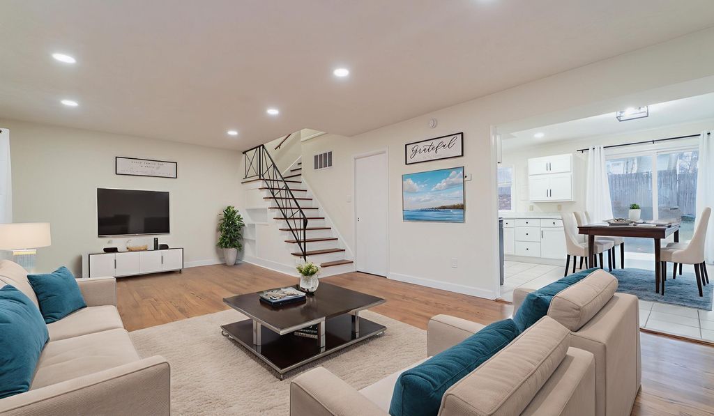 Photo of 722 Madison Street, Michigan City, IN 46360 (MLS # 832113)