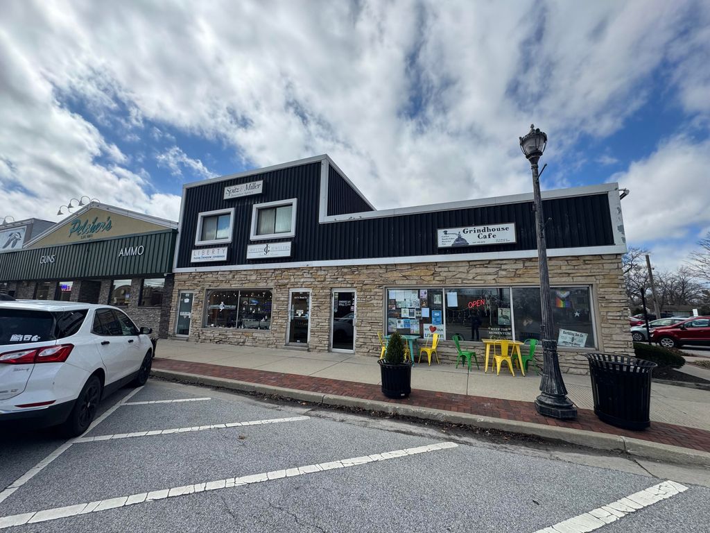 Photo of 142 N Broad Street #1, Griffith, IN 46319 (MLS # 836339)