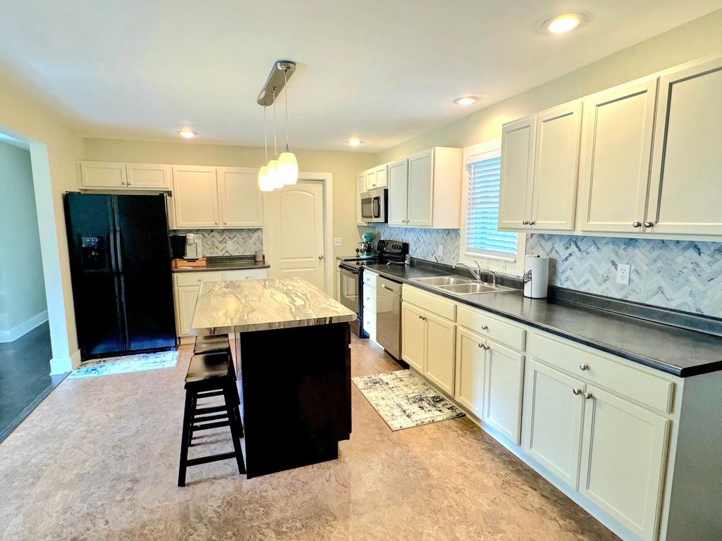 Photo of 151 NW Hills Drive, Valparaiso, IN 46385 (MLS # 829974)