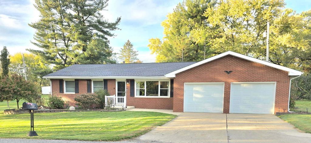 Photo of 151 NW Hills Drive, Valparaiso, IN 46385 (MLS # 829974)