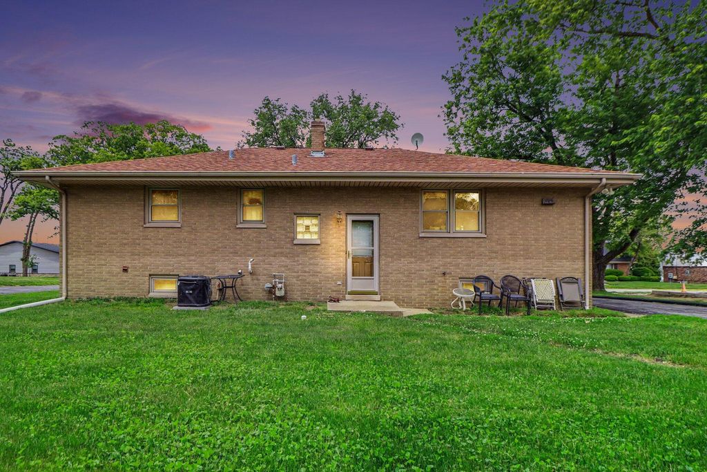 Photo of 305 W 35th Avenue, Griffith, IN 46319 (MLS # 839669)