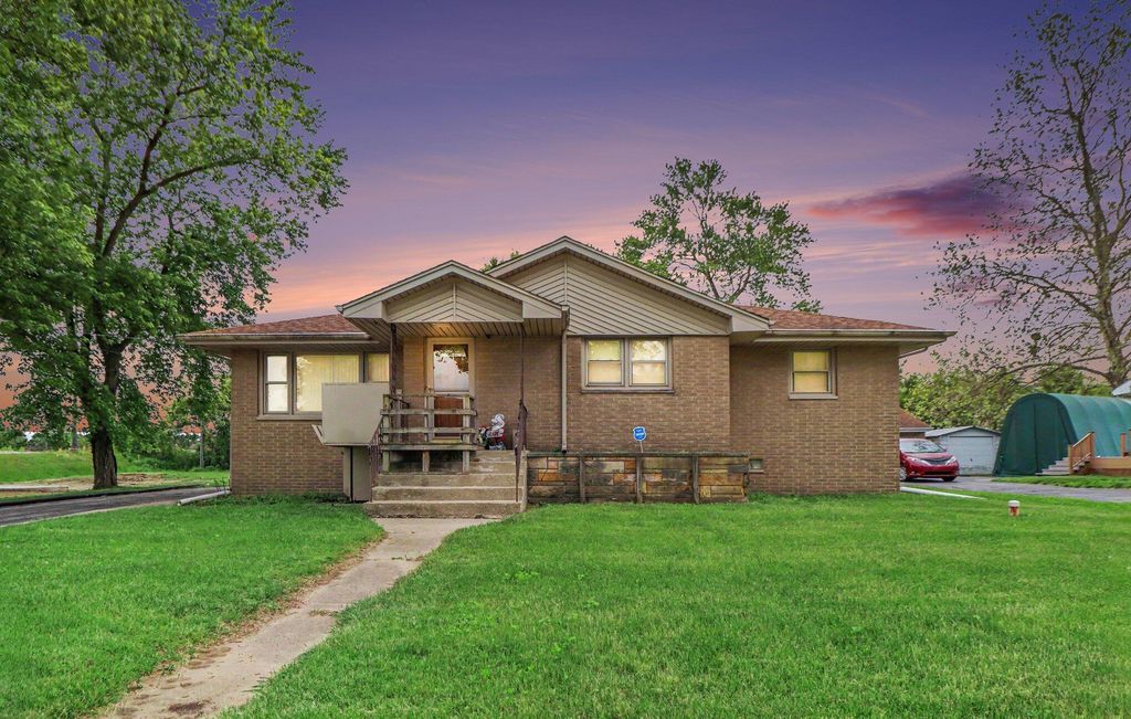 Photo of 305 W 35th Avenue, Griffith, IN 46319 (MLS # 839669)