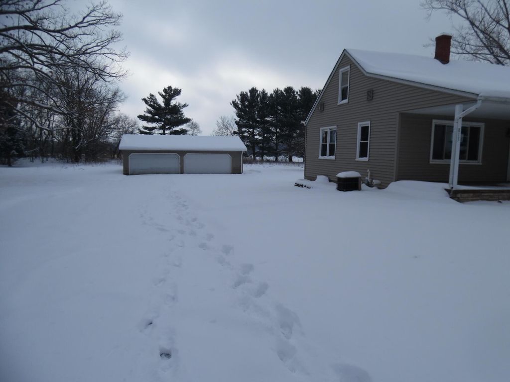 Photo of 813 W Division Street, DeMotte, IN 46310 (MLS # 831795)