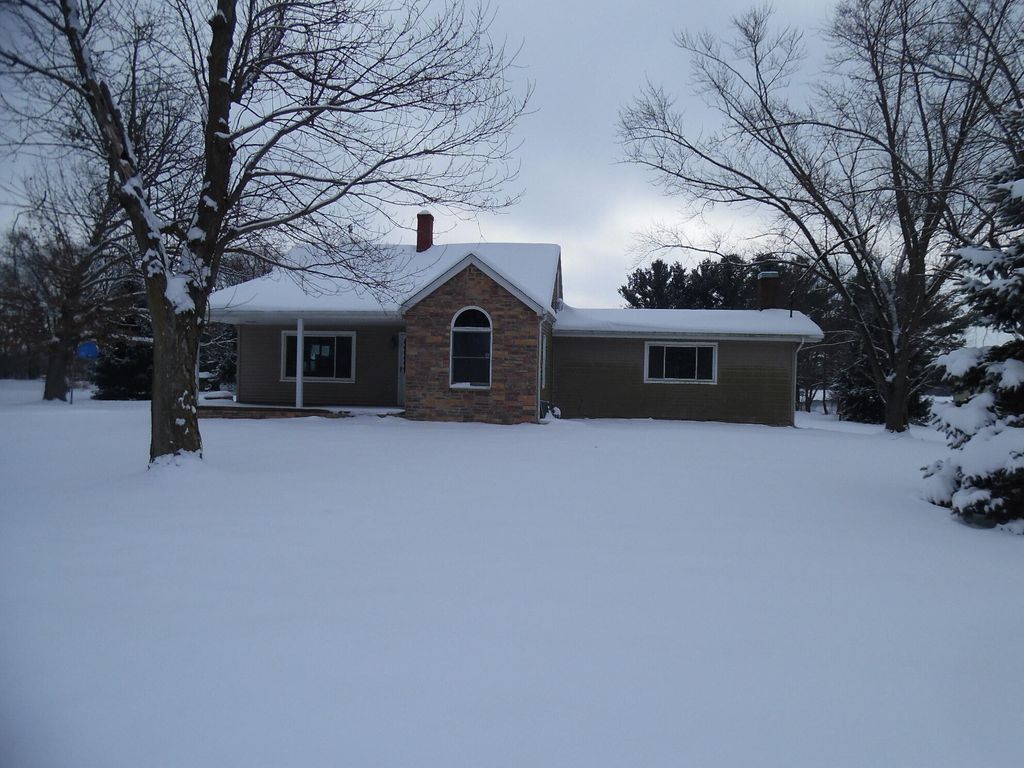 Photo of 813 W Division Street, DeMotte, IN 46310 (MLS # 831795)