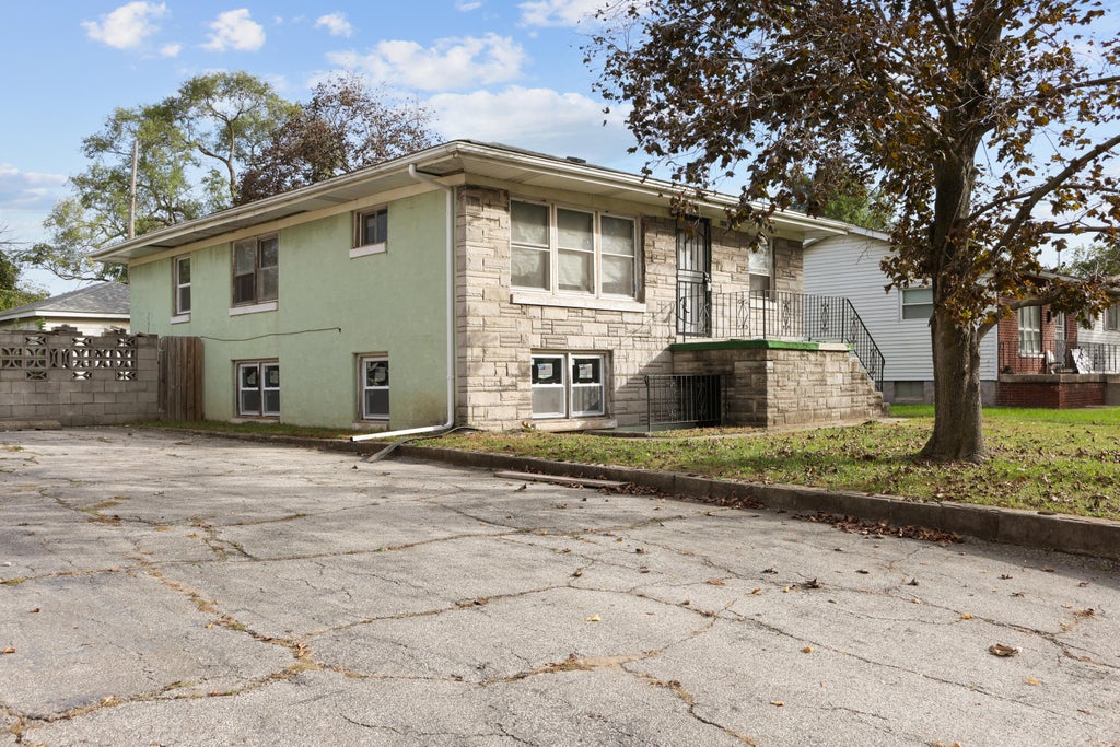 Photo of 1676 W 13th Avenue #1, Gary, IN 46404 (MLS # 846875)