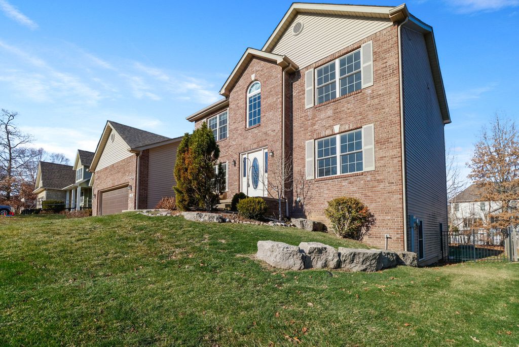 Photo of 283 Hawkwood Drive, Valparaiso, IN 46385 (MLS # 832296)