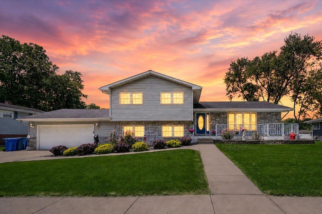 Photo of 735 S Sherman Street, Crown Point, IN 46307 (MLS # 839767)