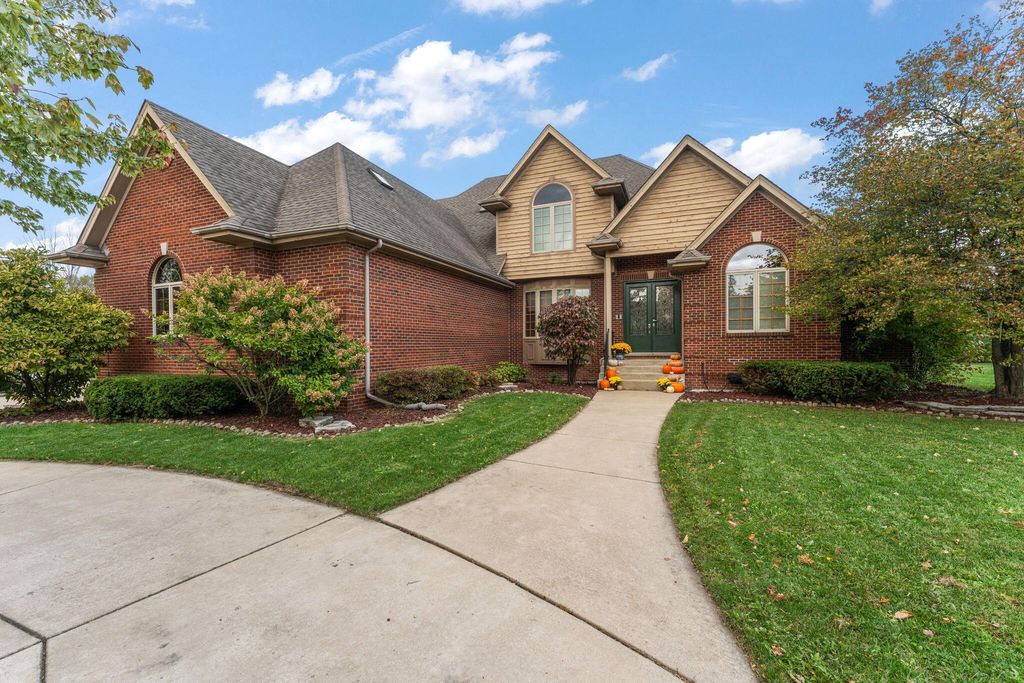 Photo of 1021 Westminster Lane, Munster, IN 46321 (MLS # 829704)