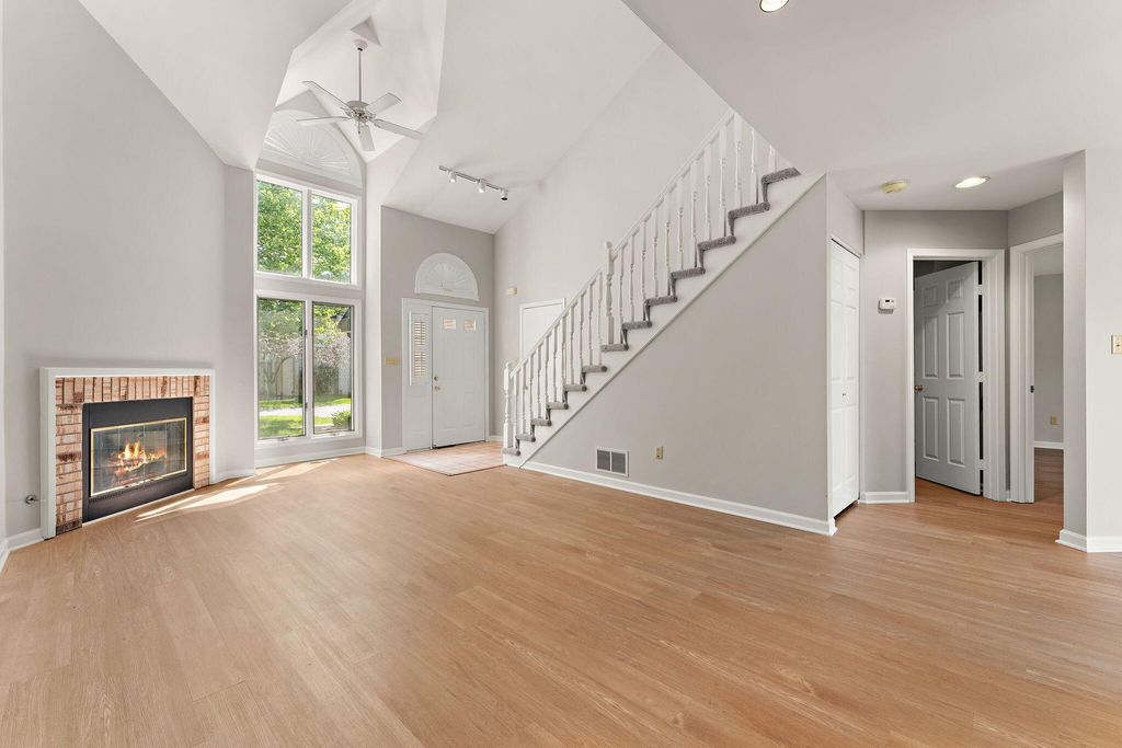 Photo of 1542 W 93rd Court, Crown Point, IN 46307 (MLS # 838983)