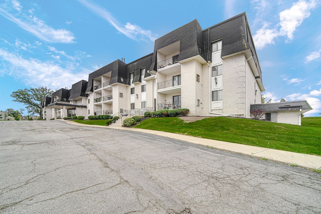 Photo of 2371 Deerpath Drive #105, Schererville, IN 46375 (MLS # 829308)