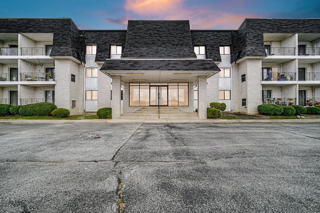 Photo of 2371 Deerpath Drive #105, Schererville, IN 46375 (MLS # 829308)
