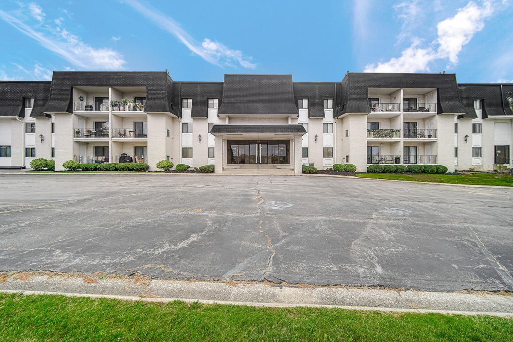 Photo of 2371 Deerpath Drive #105, Schererville, IN 46375 (MLS # 829308)