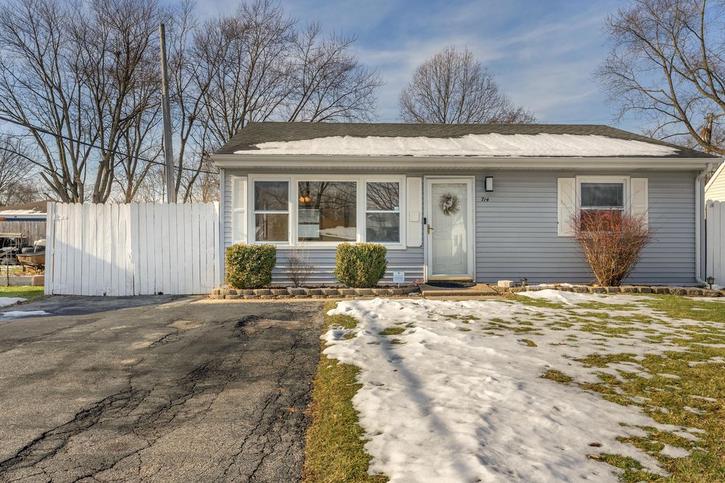 Photo of 714 Juniper Road, Valparaiso, IN 46385 (MLS # 832131)