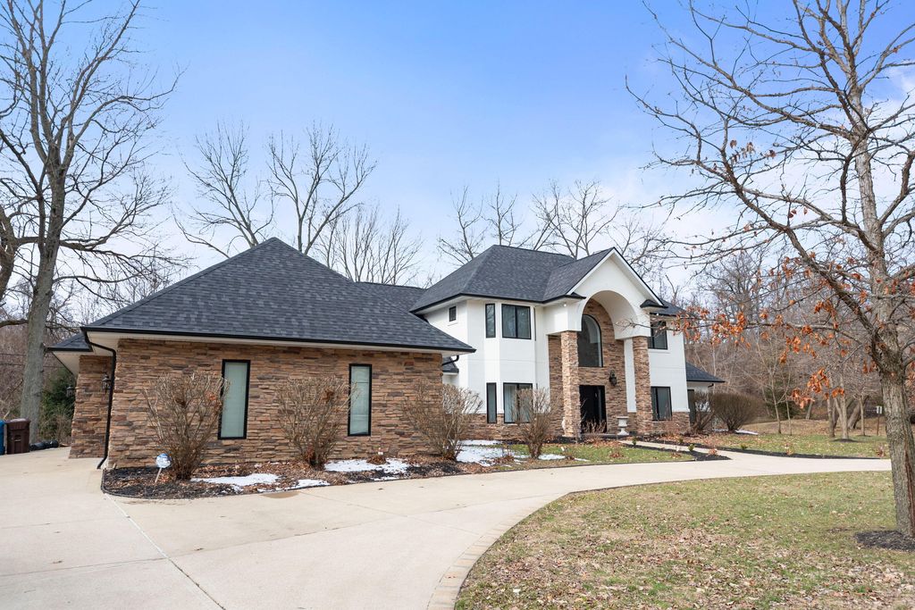 Photo of 12 S Broadway, Beverly Shores, IN 46301 (MLS # 835301)