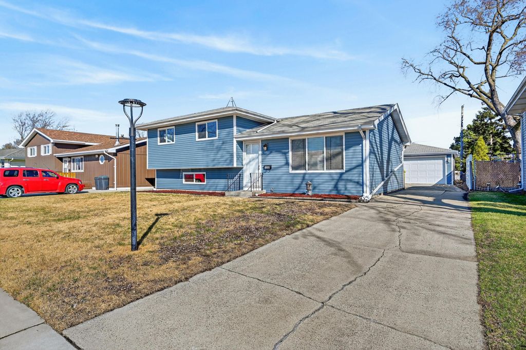 Photo of 1006 W Ash St, Griffith, IN 46319 (MLS # 835299)