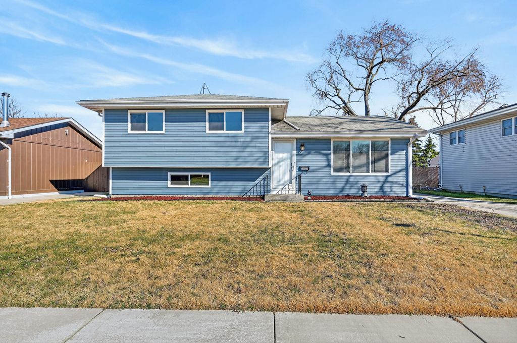 Photo of 1006 W Ash St, Griffith, IN 46319 (MLS # 835299)