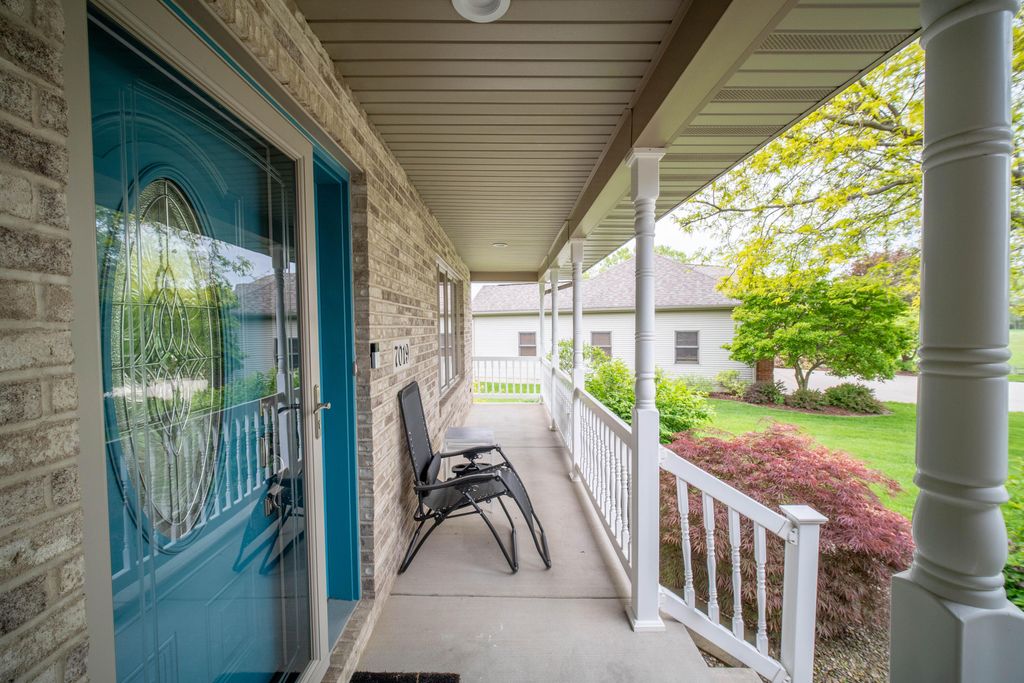 Photo of 7019 Forest Ridge Drive, Schererville, IN 46375 (MLS # 839350)