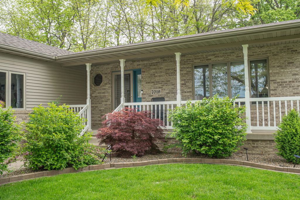 Photo of 7019 Forest Ridge Drive, Schererville, IN 46375 (MLS # 839350)