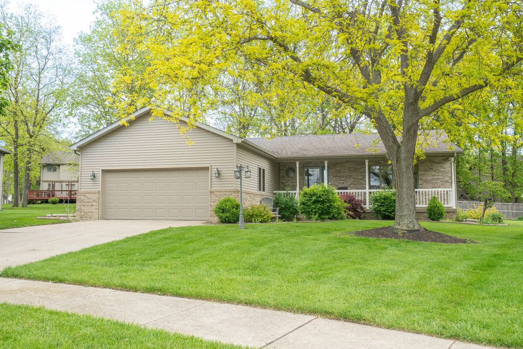 Photo of 7019 Forest Ridge Drive, Schererville, IN 46375 (MLS # 839350)