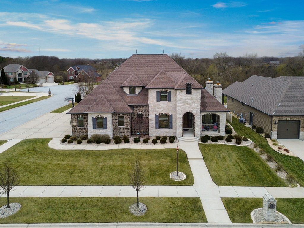 Photo of 7216 Fawn Valley Drive, Schererville, IN 46375 (MLS # 834854)