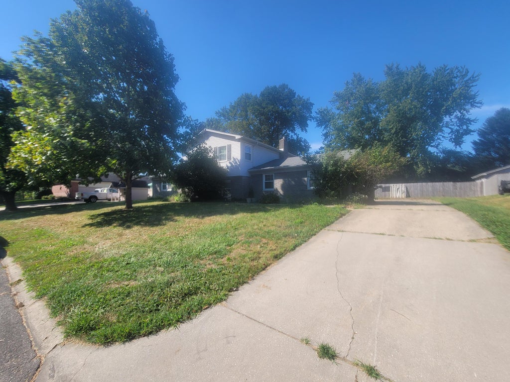 Photo of 4140 Kennedy Drive, Columbus, IN 47203 (MLS # 845453)