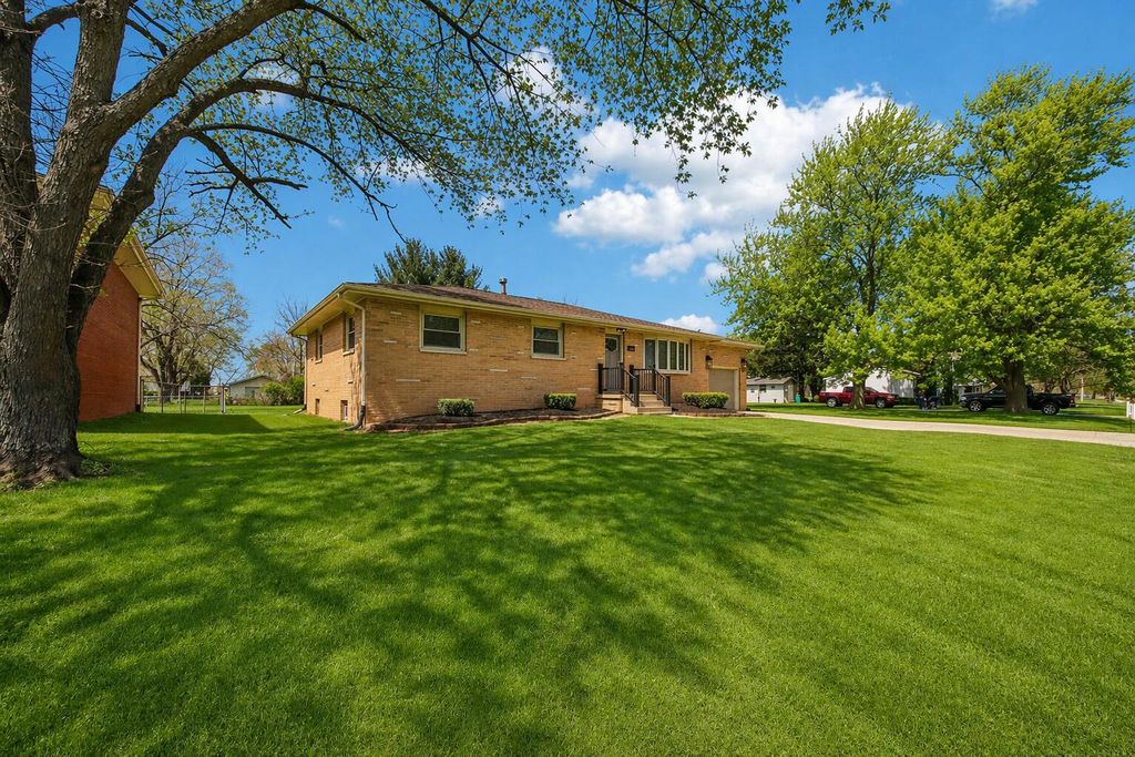 Photo of 6396 Vermont Street, Merrillville, IN 46410 (MLS # 837670)