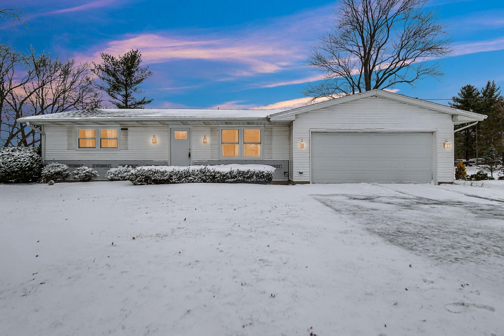 Photo of 7210 E 97th Avenue, Crown Point, IN 46307 (MLS # 832873)