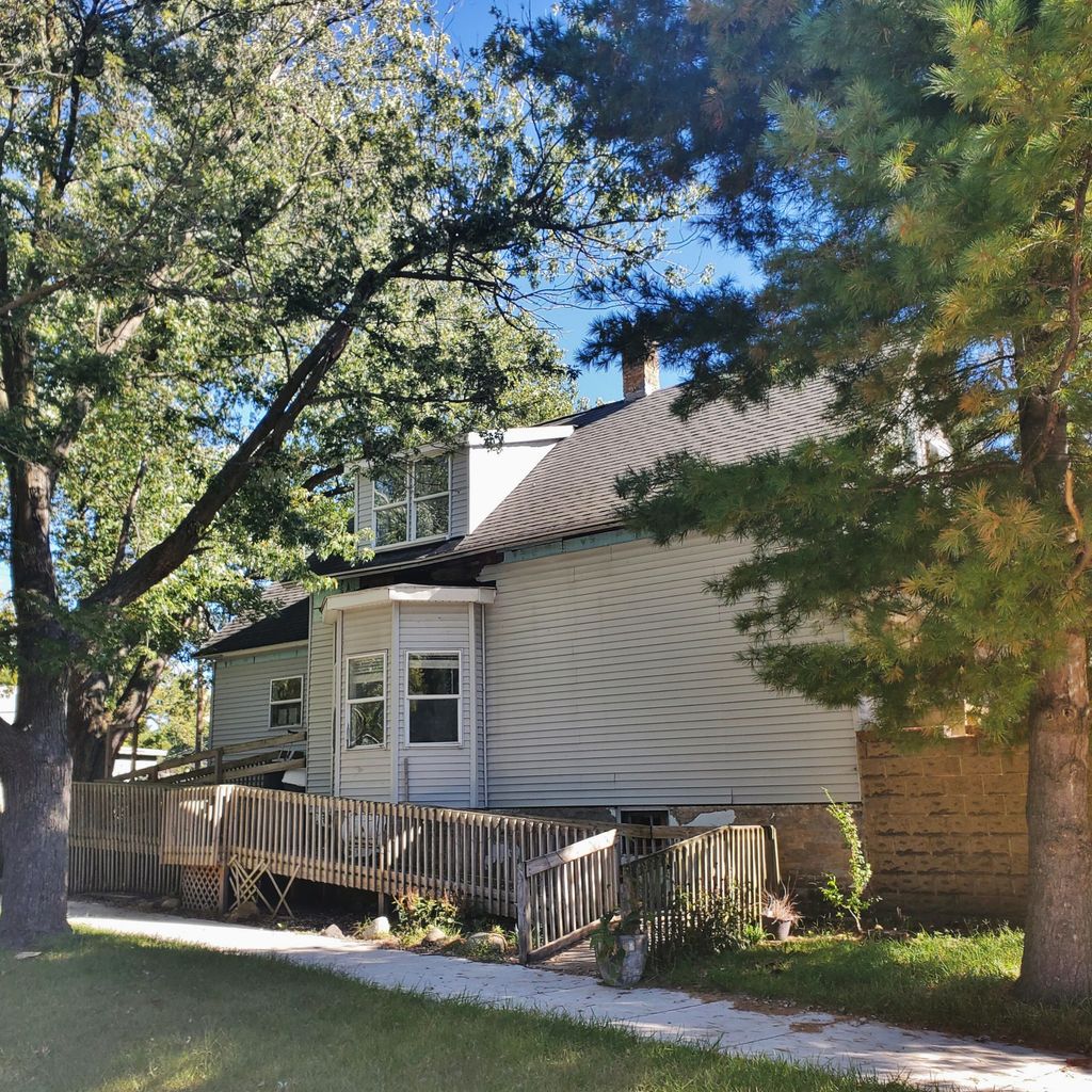 Photo of 1621 W 10th Street, Michigan City, IN 46360 (MLS # 835366)