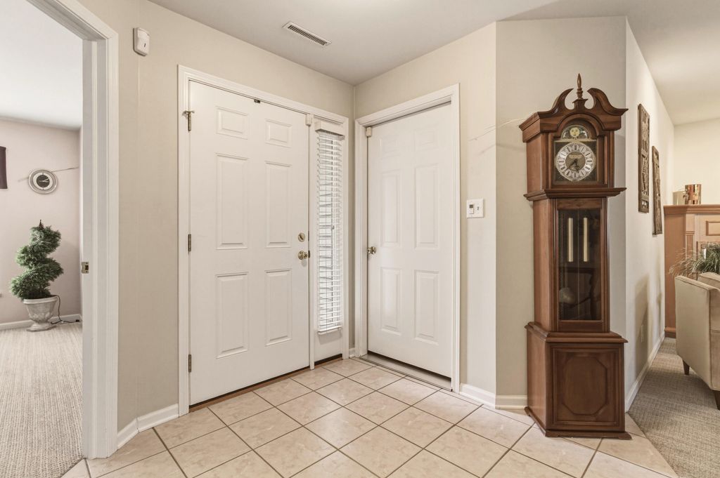 Photo of 1096 Lakewood Court, Schererville, IN 46375 (MLS # 838424)
