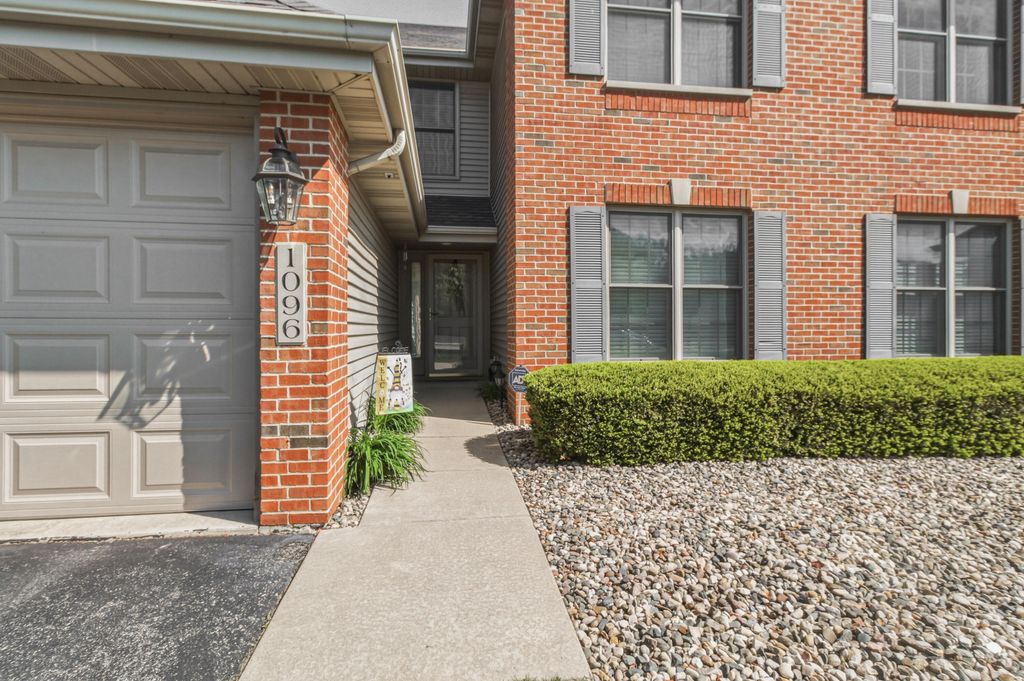 Photo of 1096 Lakewood Court, Schererville, IN 46375 (MLS # 838424)