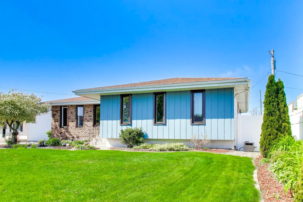 Photo of 9444 Wildwood Drive, Highland, IN 46322 (MLS # 838867)