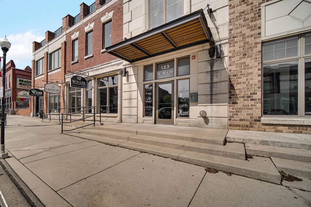 Photo of 123 N Main Street #301, Crown Point, IN 46307 (MLS # 839441)