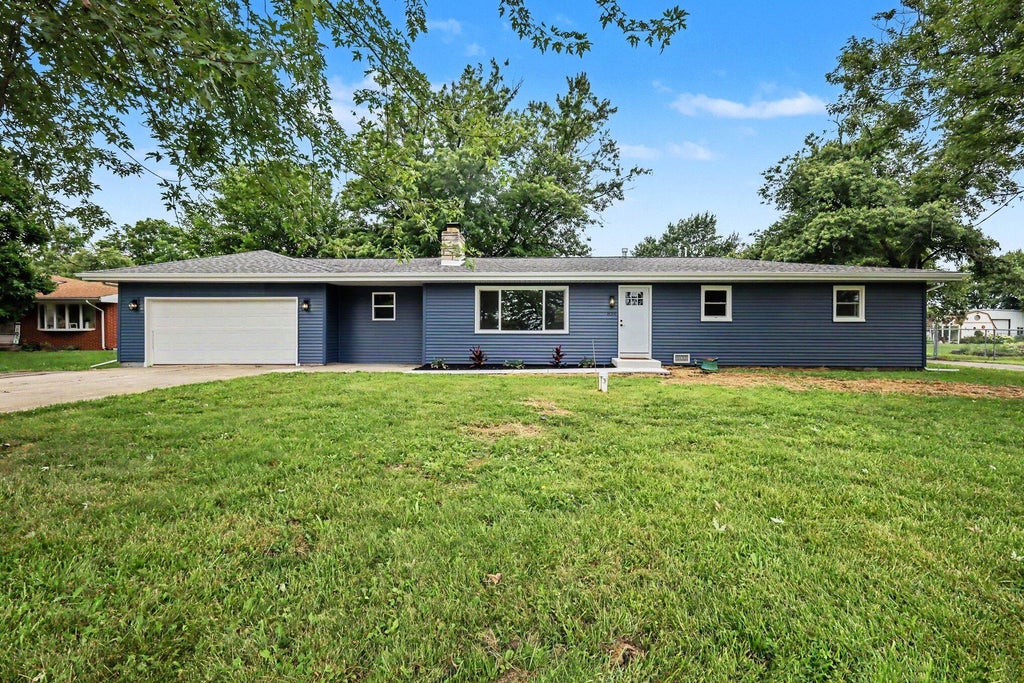 Photo of 838 N 450 W, Valparaiso, IN 46385 (MLS # 843074)