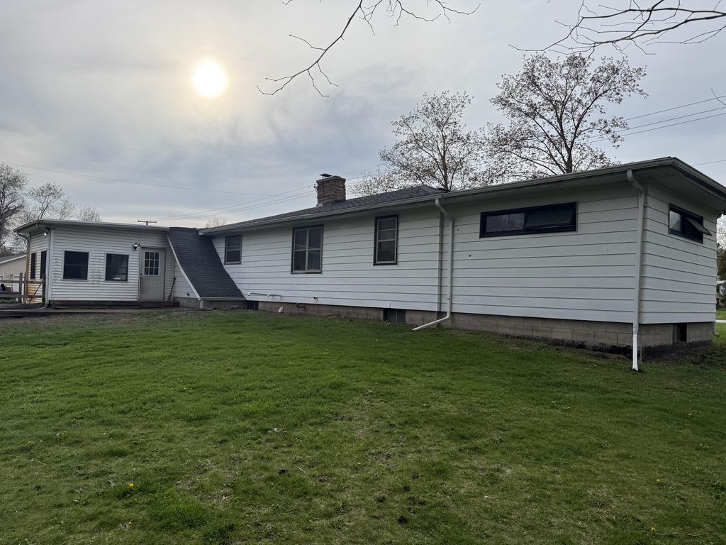 Photo of 1034 Woodlawn Avenue, Michigan City, IN 46360 (MLS # 837431)