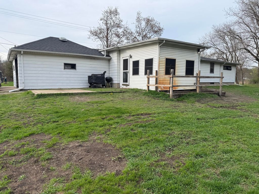 Photo of 1034 Woodlawn Avenue, Michigan City, IN 46360 (MLS # 837431)