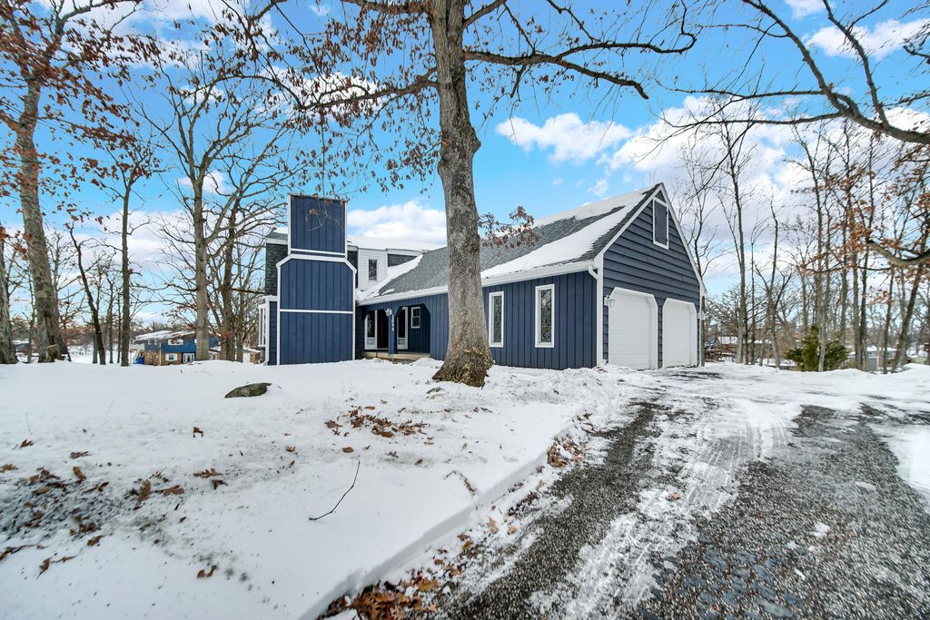 Photo of 2044 Hidden Valley Drive, Crown Point, IN 46307 (MLS # 833633)