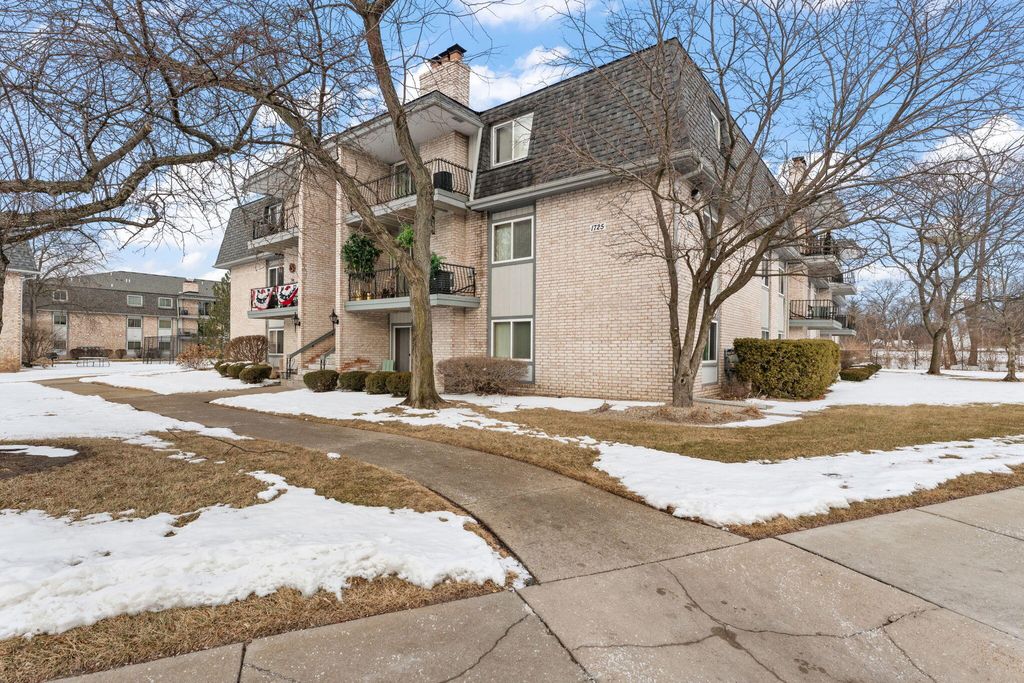 Photo of 1725 Homan Drive #305, Schererville, IN 46375 (MLS # 833773)