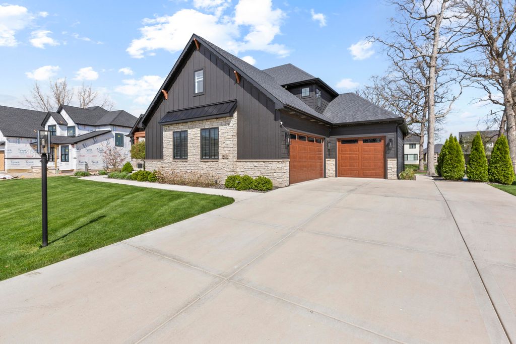Photo of 9609 Tall Grass Trail, Saint John, IN 46373 (MLS # 837158)